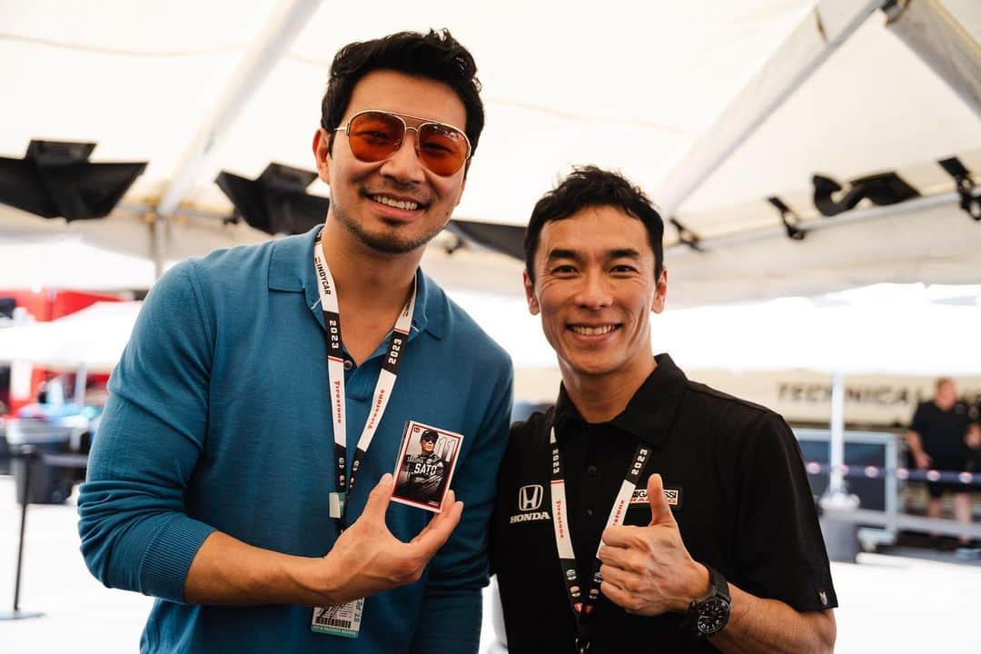 佐藤琢磨さんのインスタグラム写真 - (佐藤琢磨Instagram)「We had a special guest at @gpstpete and guess who “Shang-Chi” in the 2021 Marvel Cinematic Universe film visited our @chipganassiracing tent🙌🏻 Simu @simuliu is so cool and we had a good laugh😂 Hope he enjoys and has a thrilling experience @indycar🏁」3月5日 9時47分 - takumasato_official