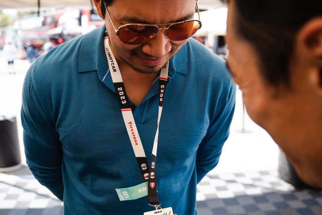佐藤琢磨さんのインスタグラム写真 - (佐藤琢磨Instagram)「We had a special guest at @gpstpete and guess who “Shang-Chi” in the 2021 Marvel Cinematic Universe film visited our @chipganassiracing tent🙌🏻 Simu @simuliu is so cool and we had a good laugh😂 Hope he enjoys and has a thrilling experience @indycar🏁」3月5日 9時47分 - takumasato_official