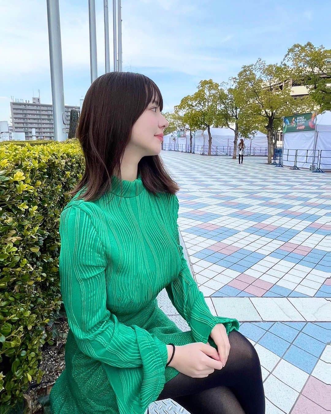 のインスタグラム：「関西コレクション✖️SHEIN のステージかっこよかった🍀  緑でかためました✨  アメリカの｢低価格こそ正義｣のZ世代に 響いたブランド✨でかつ私の故郷中国🇨🇳発祥のブランド！  実は、中国の国際的ブランド・リストに載ってて、HuaweiやByteDance、Alibaba、Xなどと並んで、SHEIN が14位にランクインしているらしい✨  ちなみに売り上げは2020年6月時点で売上高が400億元を超えて、年間では1,000億元（約1.68兆円）に達したと予想されているらしいの！  ほんと未来はどんな企業になっていくんだろう！  *･゜ﾟ･*:.｡..｡.:*･'(*ﾟ▽ﾟ*)'･*:.｡. .｡.:*･゜ﾟ･*  クーポンコード☟  コード名：KC23SSI 期間：23/3/4~23/4/30 割引率：0〜5999円 15%オフ，6,000円以上20%オフ  *･゜ﾟ･*:.｡..｡.:*･'(*ﾟ▽ﾟ*)'･*:.｡. .｡.:*･゜ﾟ･*  #SHEIN #SHEINコーデ #関コレ #関西コレクション」