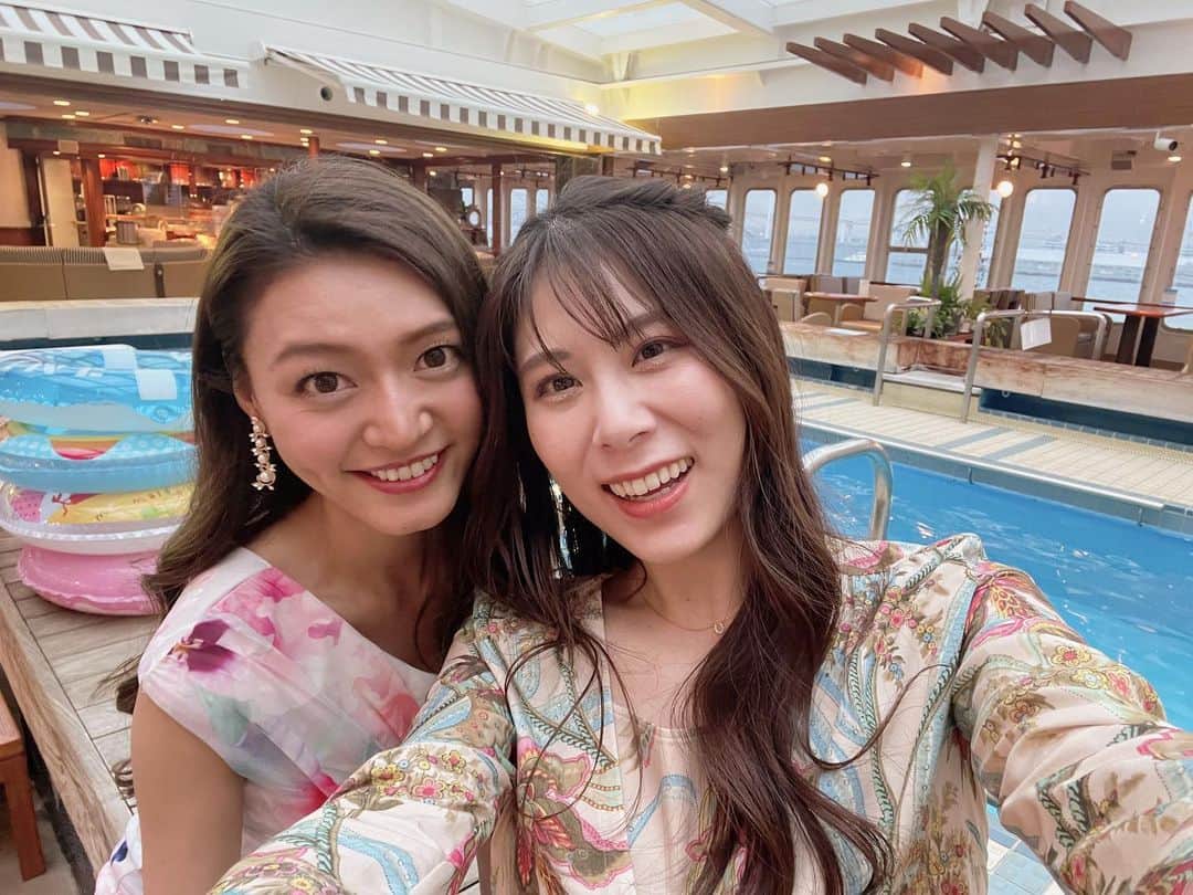 ゆりあのインスタグラム：「船の上でもスーパー自慢の頼れる相方様♡  @hayashiaimi_flute   .  .  #三越 #にっぽん丸 #クルーズ #豪華客船 #クルーズ旅行 #青ヶ島 #鳥島 #横浜港 #船旅 #船 #女子旅」