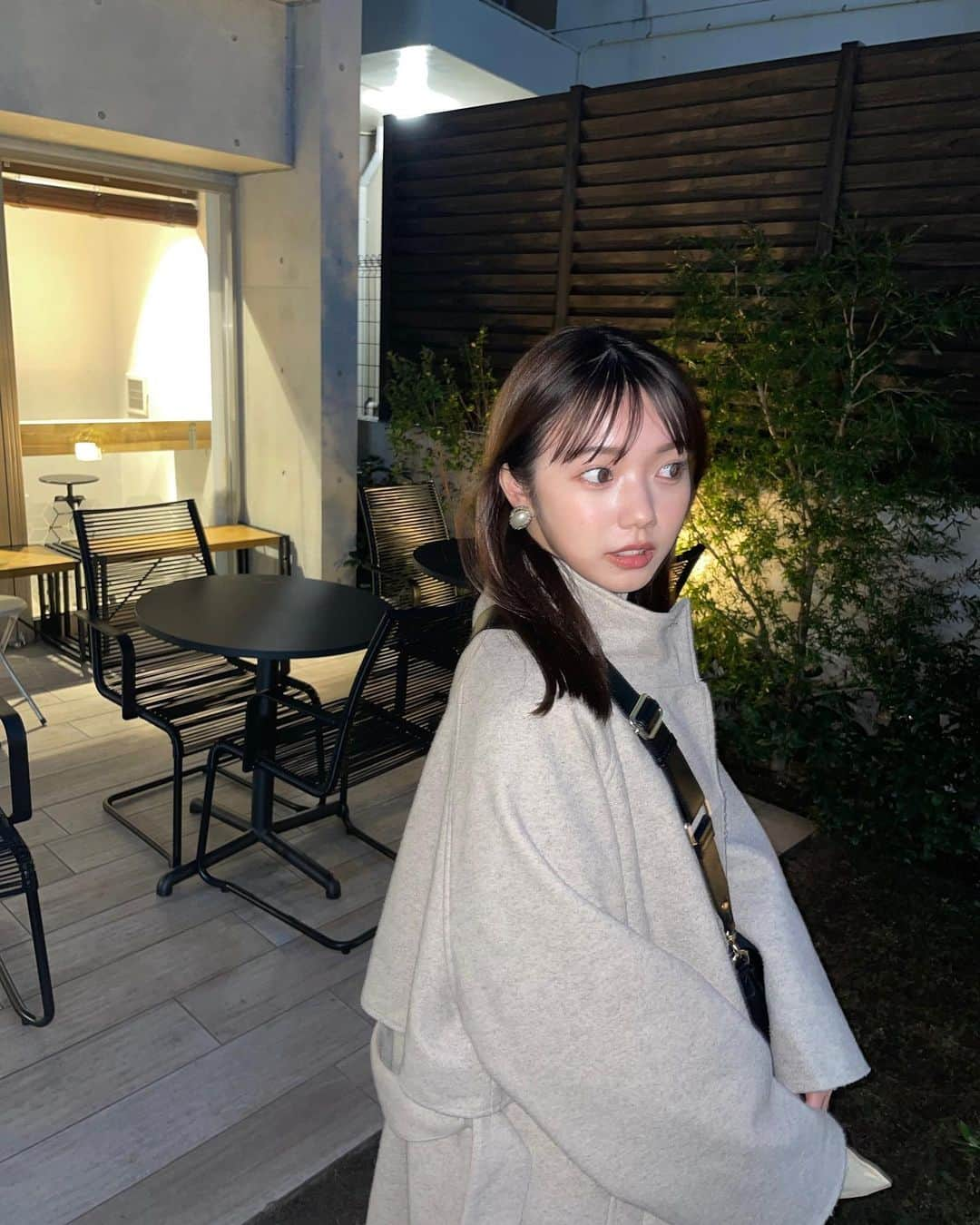 日向未来さんのインスタグラム写真 - (日向未来Instagram)「お気に入りコート🧥‎‎🤍  妹ちゃんが撮ってくれる写真はいつもカメラ目線がない…！、  #fyp #02 #下北沢 #下北沢カフェ  #カフェ巡り #喫茶店巡り #古着屋巡り  #日向未来 @mirai_hinata.official」3月5日 20時40分 - mirai_hinata.official