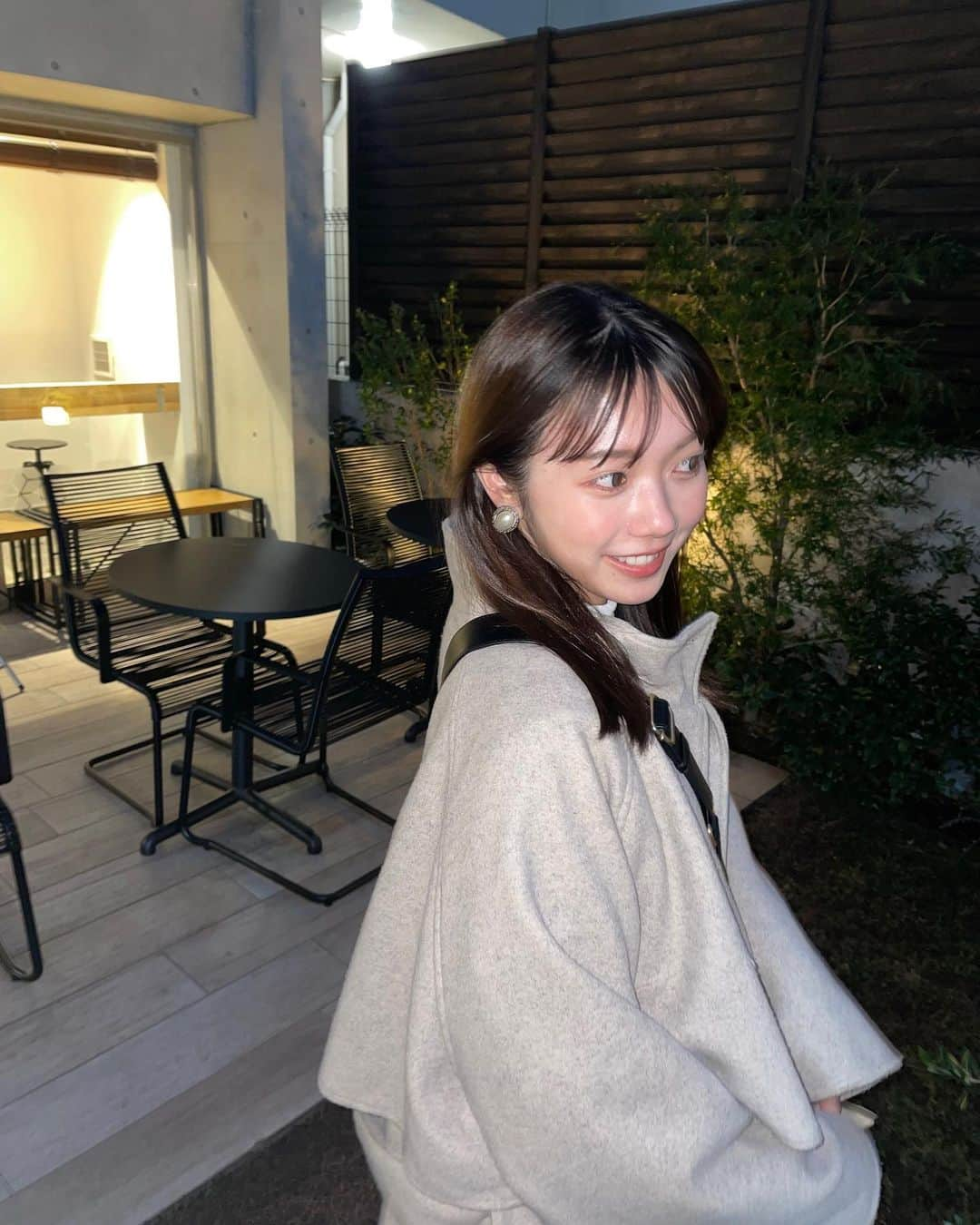 日向未来さんのインスタグラム写真 - (日向未来Instagram)「お気に入りコート🧥‎‎🤍  妹ちゃんが撮ってくれる写真はいつもカメラ目線がない…！、  #fyp #02 #下北沢 #下北沢カフェ  #カフェ巡り #喫茶店巡り #古着屋巡り  #日向未来 @mirai_hinata.official」3月5日 20時40分 - mirai_hinata.official