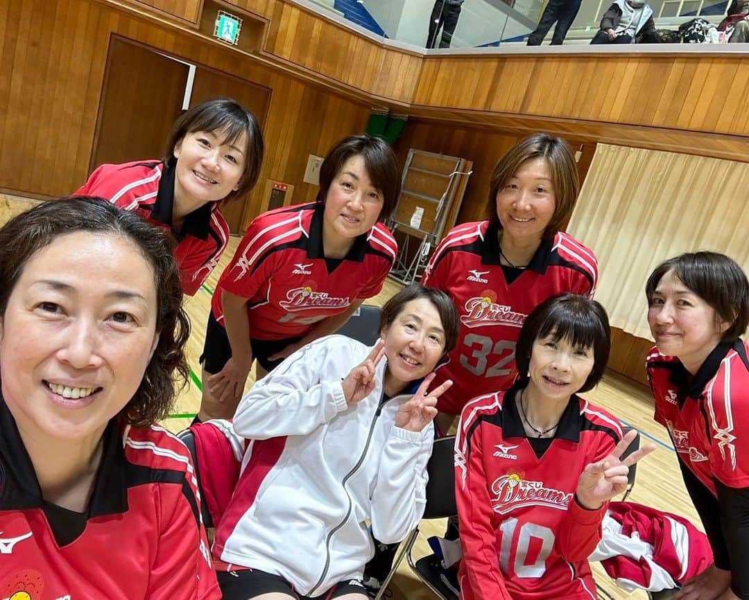 佐野優子さんのインスタグラム写真 - (佐野優子Instagram)「. はつらつママさんバレーin前橋市 . イベントのアトラクションでヘトヘトになったけど、無事終われて良かった👏🏻 . お疲れさまでした🍻 . #はつらつママさんバレーボール  #ママさんバレー  #宝くじスポーツフェア」3月5日 20時40分 - yuko12345