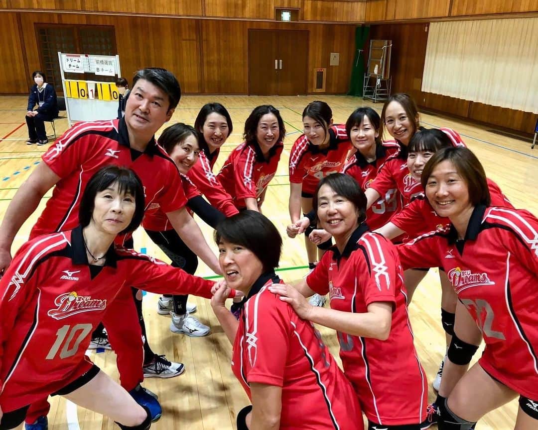 佐野優子さんのインスタグラム写真 - (佐野優子Instagram)「. はつらつママさんバレーin前橋市 . イベントのアトラクションでヘトヘトになったけど、無事終われて良かった👏🏻 . お疲れさまでした🍻 . #はつらつママさんバレーボール  #ママさんバレー  #宝くじスポーツフェア」3月5日 20時40分 - yuko12345