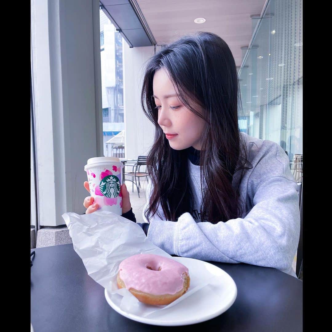 葉山柚子さんのインスタグラム写真 - (葉山柚子Instagram)「#starbucks #さくらドーナツ #春カップ#スエット好きです」3月5日 19時15分 - hayama_yuko