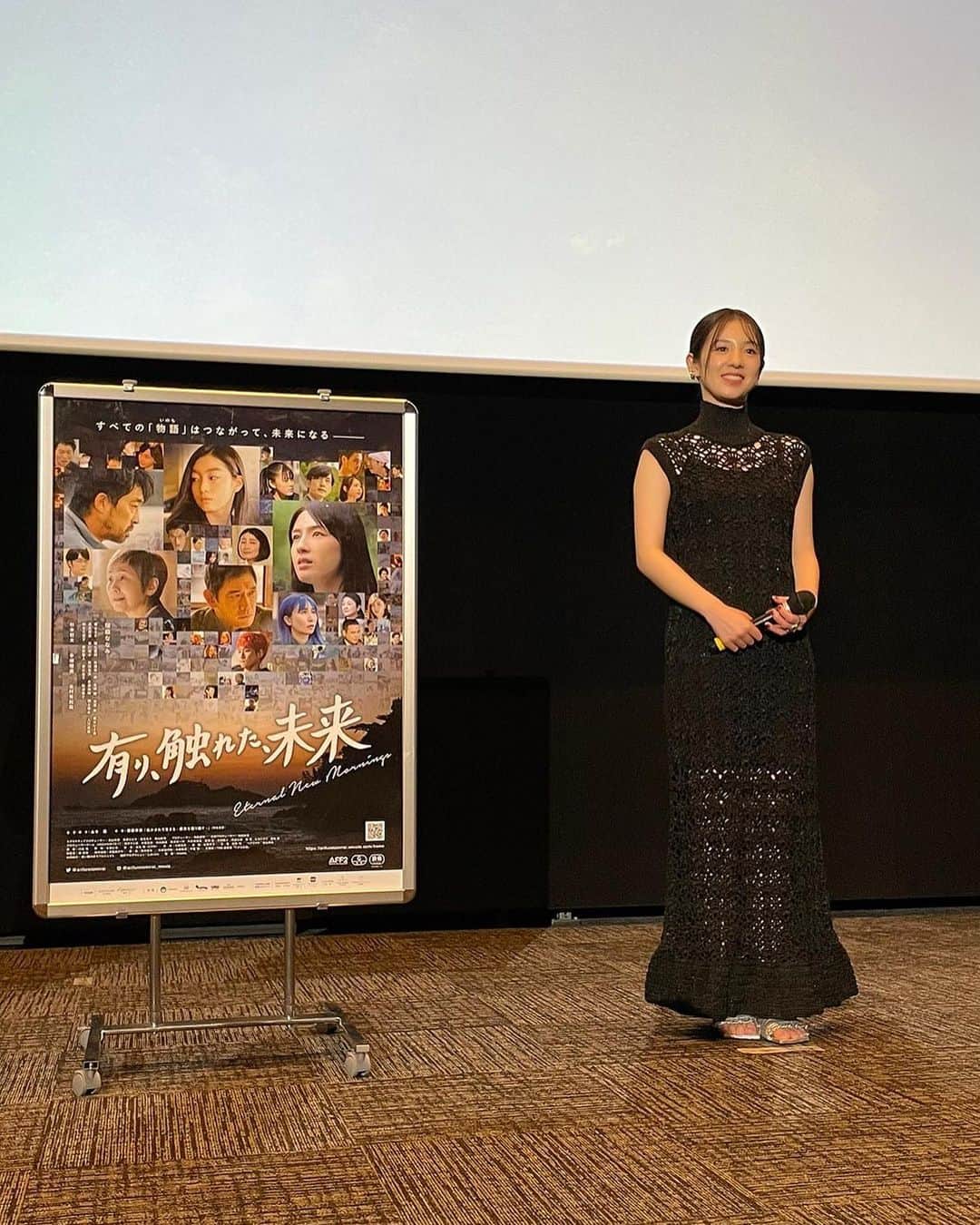 桜庭ななみさんのインスタグラム写真 - (桜庭ななみInstagram)「昨日、一昨日と先行上映している仙台市や石巻市などの映画館で「有り、触れた、未来」の舞台挨拶かありました。 久しぶりに山本透監督やスタッフの方々、UNCHAIN10+1、キャストの皆さんとお会いでき、改めて素敵なチームの映画に参加させてもらったことを感じました。 この作品は、この世の中、不登校の子供たちや自ら命を絶つ人が増える今、なんとか命を守りたい、命の大切さを伝えたいという監督の強い思いからできた作品です。 そんな大切な作品に私が主演として参加するのは、すごく責任を感じましたが、小さい頃から好きなドラマから色々な影響を私が受けたように、この作品で少しでも誰かの心を温かくできたらという思いで参加させてもらいました。 観終わった後、きっと隣の人の手を取りたくなるそんな映画になっています。 「有り、触れた、未来」は3月10日から全国公開です。 ぜひ、劇場に足を運んでくださいね😉 ⁡ ⁡ #有り触れた未来 #山本透 監督 この作品では演者としてはもちろん、裏方のお仕事もサポートしていた#unchain10+1 のめちゃめちゃかっこいい皆さん。 #桜庭ななみ ⁡ 衣装 ドレス,シューズ @ganni  イヤカフ @blanciris_official @prmal_jewelry  リング @blanciris_official @riefejewellery_official」3月5日 19時09分 - nanamisakuraba_official