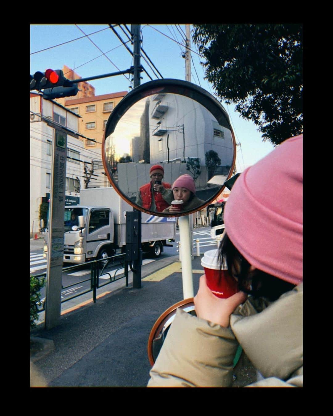 めがねのインスタグラム：「大好きなデニムを履いて、 キャラクターのピンをつけて、 ダウンとビニーは寒さを凌ぐために身につける。  冬服たちよ、ありがとう。」