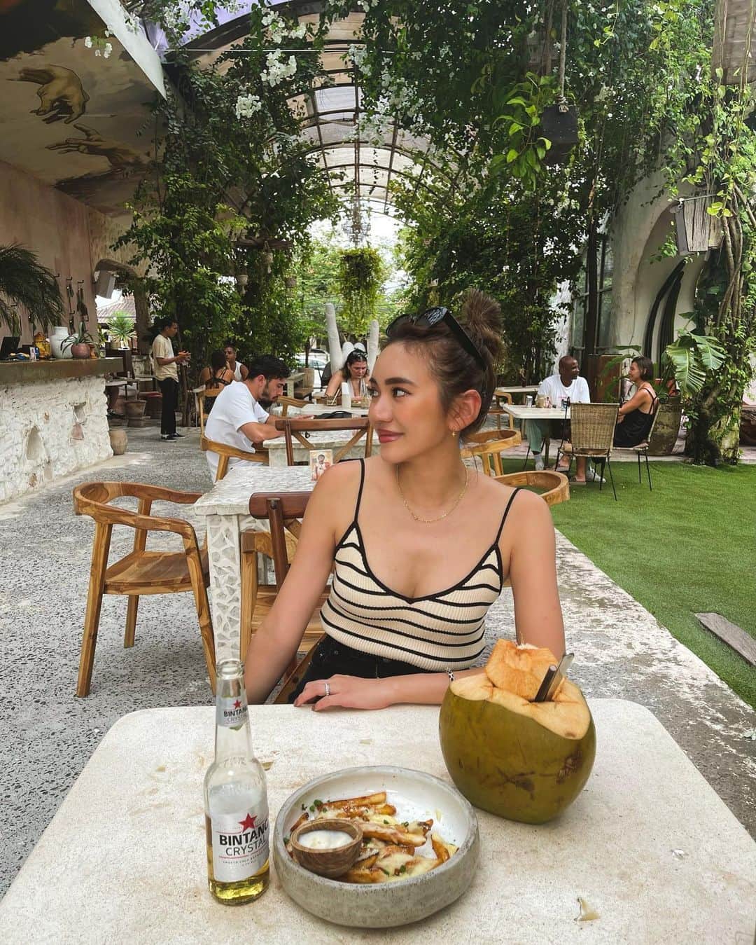 佐々木彩乃のインスタグラム：「📍 @pennylanebali   可愛いカフェが多くて沢山行った中でもとても気にいったところ🌈  日本いたら全然写真撮らないし更新しないのにひたすらアップしてすいません😂😊」