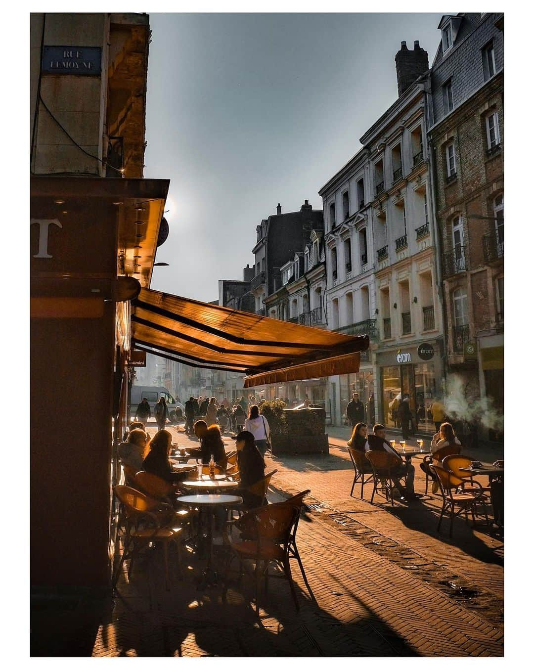 nathparisさんのインスタグラム写真 - (nathparisInstagram)「STREET LIFE  .  Belle journée ! #dieppe 💛」3月5日 19時37分 - nathparis