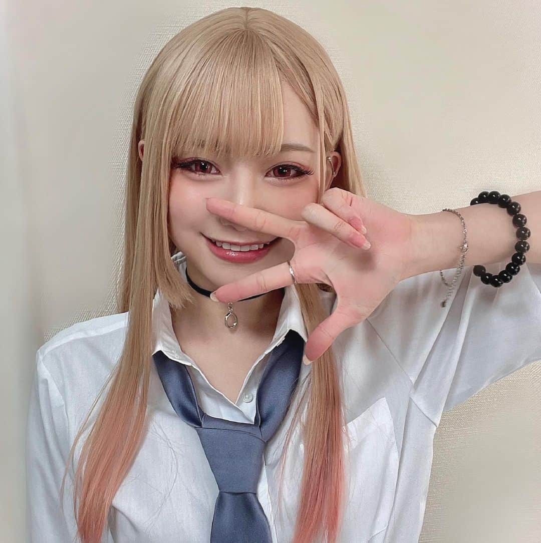 あかせあかりのインスタグラム：「海夢ちゃんHappybirthday!!!  素敵な貴女に出会えて、素敵な作品に携わらせていただけて、本当に幸せです。 これからもまっすぐ輝いて下さい✨  #あかせあかり  #その着せ替え人形は恋をするコスプレ  #喜多川海夢コスプレ  #コスプレ  #コスプレイヤー  #着せ恋コスプレ」