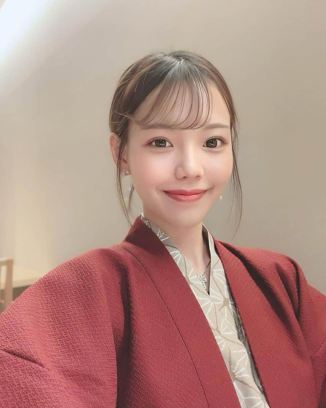 大石 沙南のインスタグラム：「箱根 ♨️ 和洋室の広いお部屋選んだけど、結局和室は使わずソファでぐーたら🦭 リフレッシュしてした🌱𓂃 𓈒𓏸  顔が死んでる👶🏼😄笑 . #箱根」