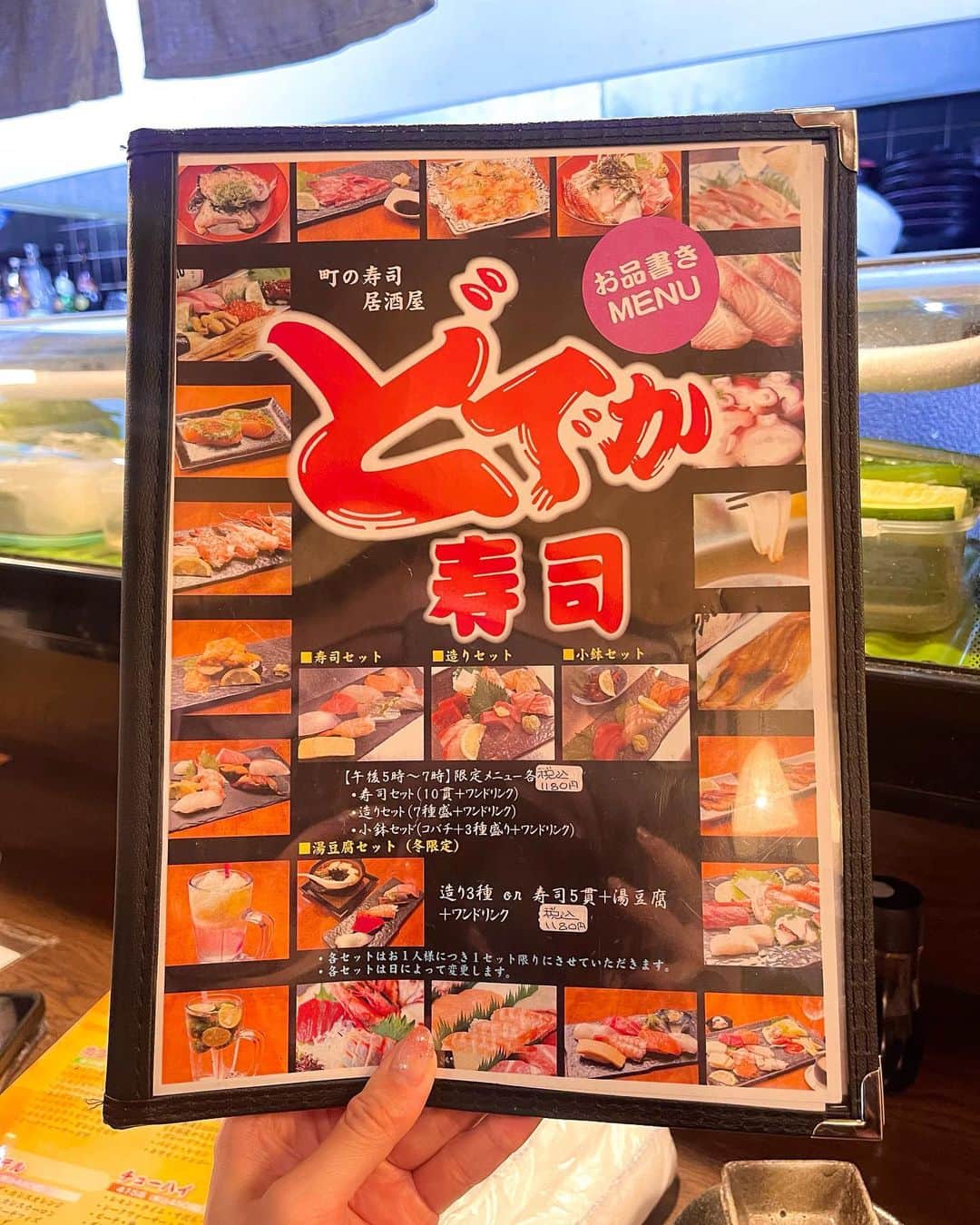 MOEさんのインスタグラム写真 - (MOEInstagram)「📍どてか寿司🍣  地下鉄南森町駅の出口を出て少し歩いたところにある、どてか寿司さん🍣 お店の名前の通りネタがめちゃくちゃ大きい‼️😳✨💥 そしてお値段もお手頃で新鮮でなにを食べても美味しくて、満足度💯🔥 メニューも豊富で一品料理もたくさんあります。 私はとうもろこし🌽の天ぷらがお気に入り💛 店員さんも皆さん優しくて丁寧な接客で、居心地良くお食事できました🥢  人気店なので予約はして行くことをおすすめします📞  #どでか寿司 #大阪鮨 #大阪寿司 #お鮨大好き女子 #関西グルメ #大阪グルメ #西天満ディナー #南森町ディナー #西天満 #南森町 #お鮨大好き #sushi #🍣」3月5日 19時57分 - m0e_1i7_
