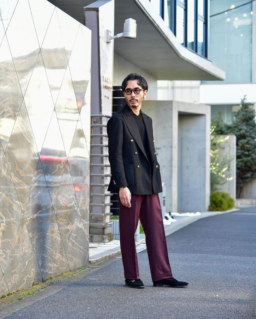 のインスタグラム：「. . Coordinated with Bordeaux pants as the leading role. I put it together with black items and gold accessories... . . ボルドーの太めのパンツを主軸にコーディネート。 ゴールドのアクセサリーをアクセントに他のアイテムはブラックのみ。 . .  Glasses- @jacquesmariemage  Jacket- @ring_jacket × @designworks_mens_official  Knit- @vandori_aoyama × @designworks_mens_official  Pants- @berwich_pants  Pocket chief- @paoloalbizzati  Shoes- @polpetta_official  Acc- @givenchy @hermes @tiffanyandco  Watch- @piaget  . . #menswear #jacketstyle #knit #classic #ootdmen #mensfashion #jacket #vintagewatch #jewelry #glasses #menstyle #mensclothing #gentlemanstyle #vintagejewelry」