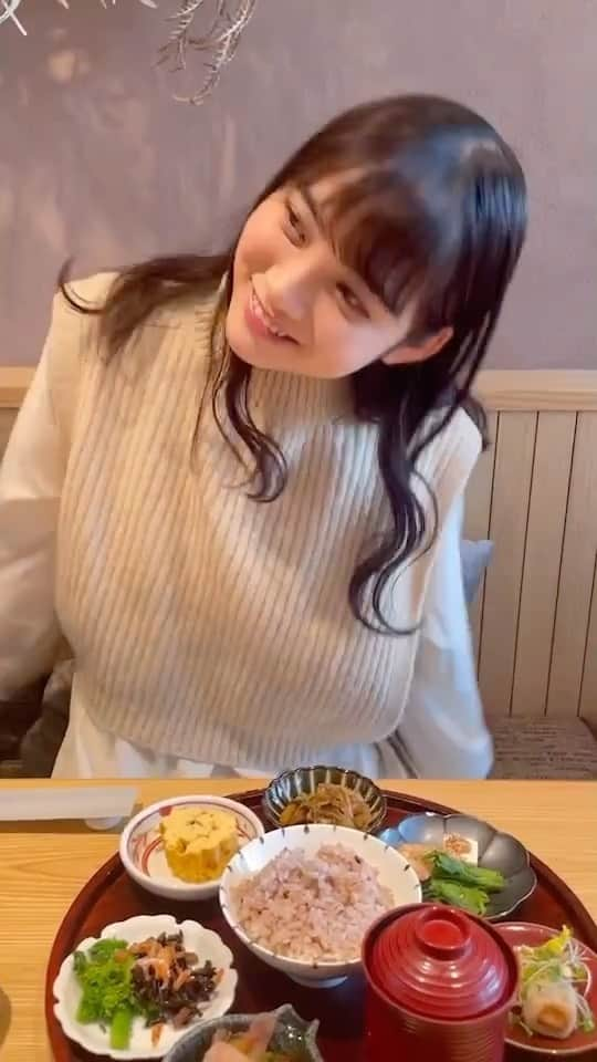 西垣有彩のインスタグラム：「彩り健康ごはん🤤 見た目もオシャレで食べるのワクワクでした✨ #一瞬気が抜けてます#西垣有彩 #和食 #和食ランチ  #Japan #japanesefood  #japanese   #関係ないけど最近人狼将棋にハマってます🐺」