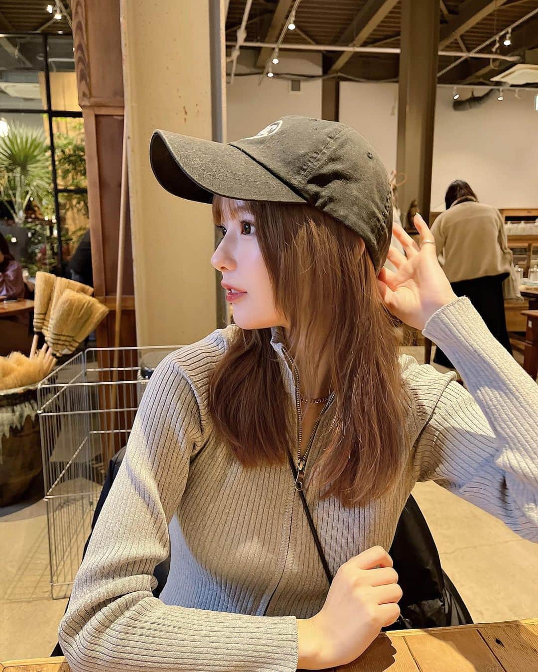 sarimaru(国木田さりまる)のインスタグラム：「張り切って早起きした日に限って結局何もしない☺️💭」