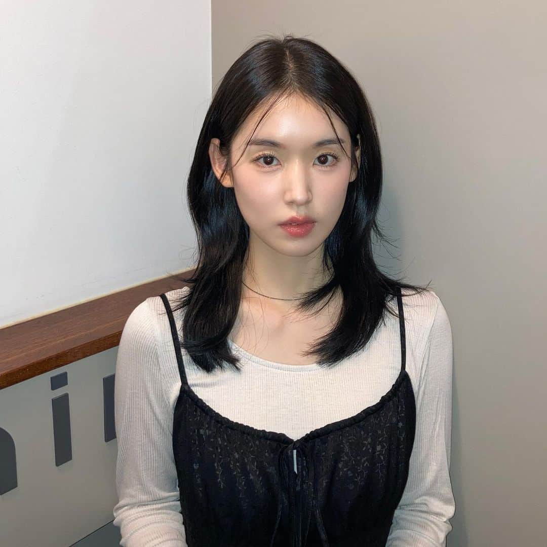 パーク・ファン・ヒーのインスタグラム：「🖤」