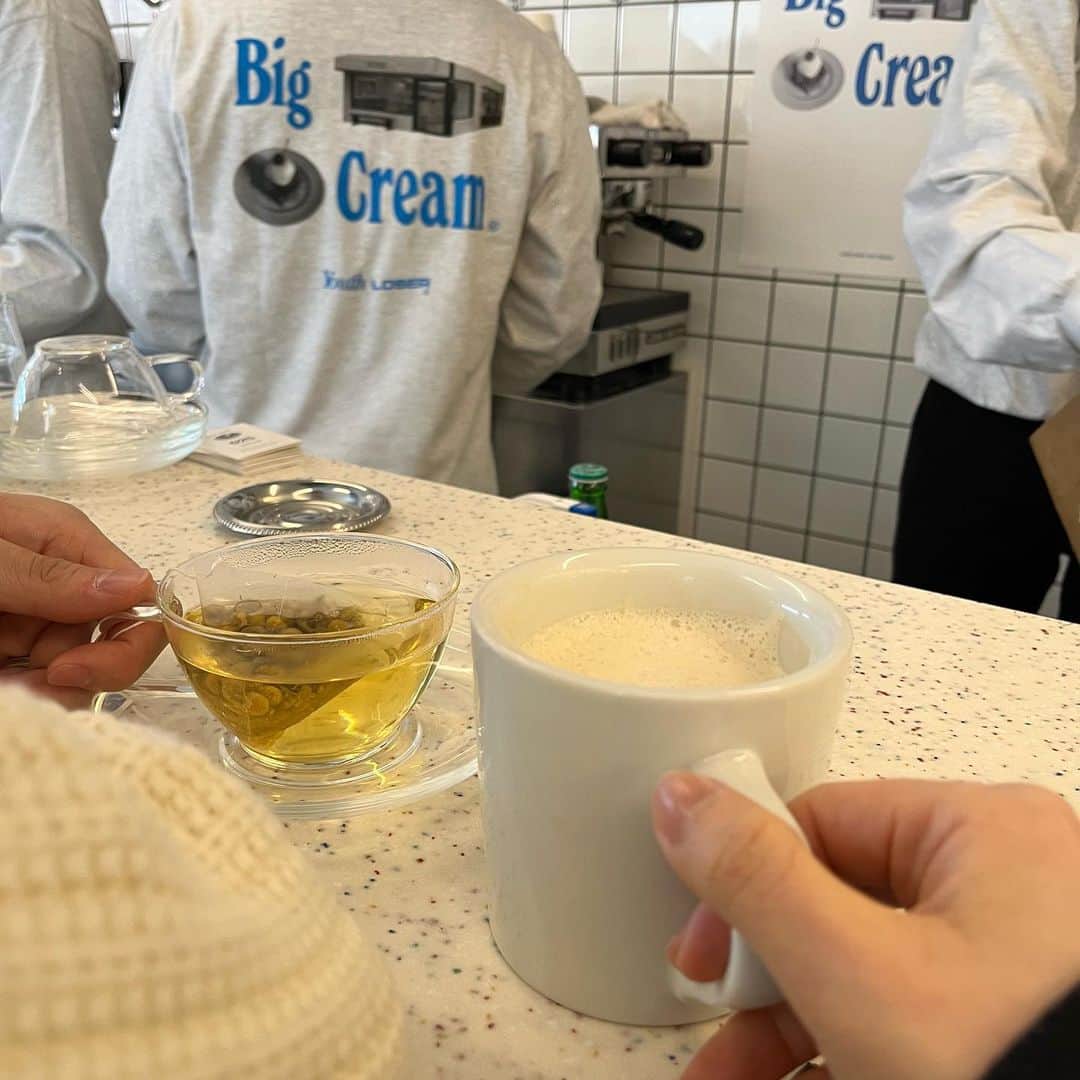 ひよんのインスタグラム：「😘😘  チュロスって最高だよね👏🏻 ここのカフェ初めて行ったのだけど、 チャイもとてつもなくおいしかった❤️  #チュロス #bigbabyicecream #新丸子カフェ」