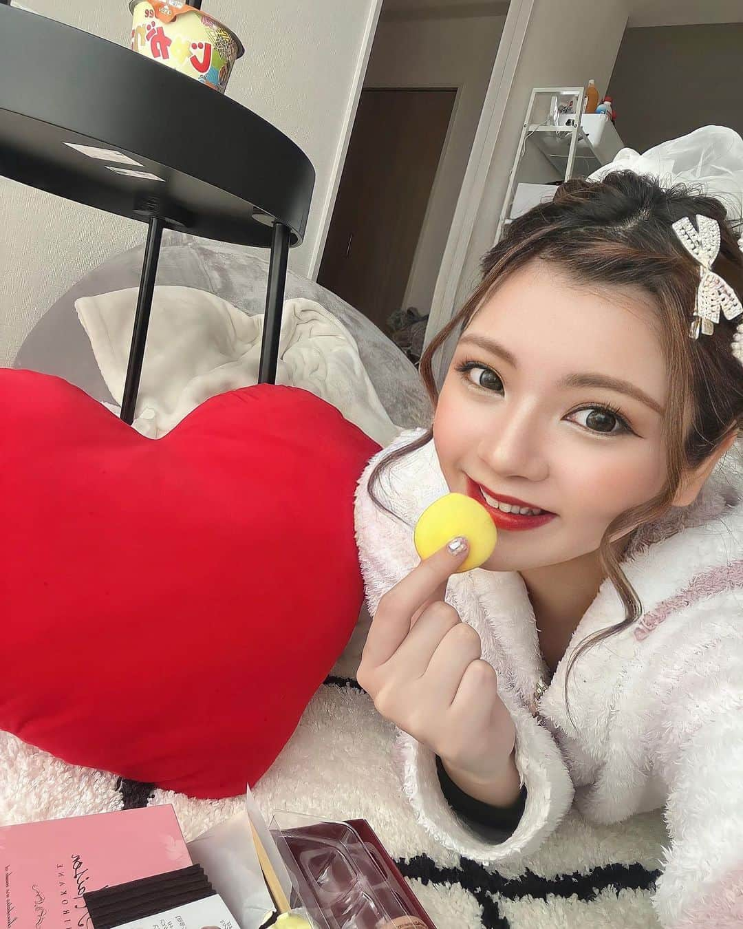 岩永由里奈のインスタグラム：「今日好き50話記念で、TikTok撮ったから見て💘 んでこの日は甘々女子な日🧁」