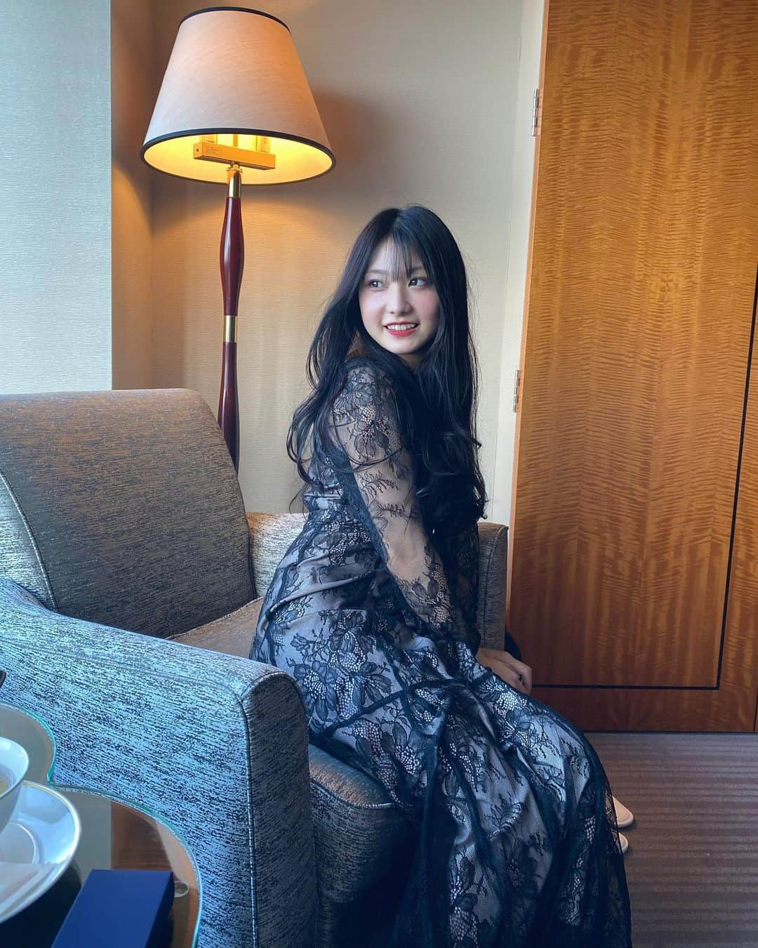 林愛莉のインスタグラム：「stay at @ritzcarltontokyo   Marriott Bonvoyのゴールドエリート特典のおかげで、 次の日も14時までゆっくりホカンスできました😌  #リッツカールトン東京  #tokyohotel」