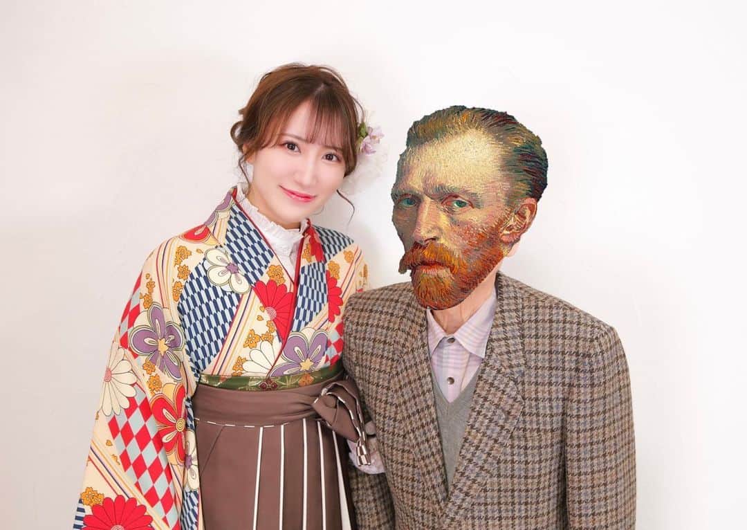 西澤瑠莉奈のインスタグラム：「． ． おじいちゃんに大学行かせてもらったので おじいちゃんとも写真撮らせてもらったよ〜 おじいちゃん、ほんまにありがとう😭✨ ．  #大学卒業 #袴 #前撮り #大阪 #卒業は1年前 #おじいちゃんと孫 #ありがとう  ．」