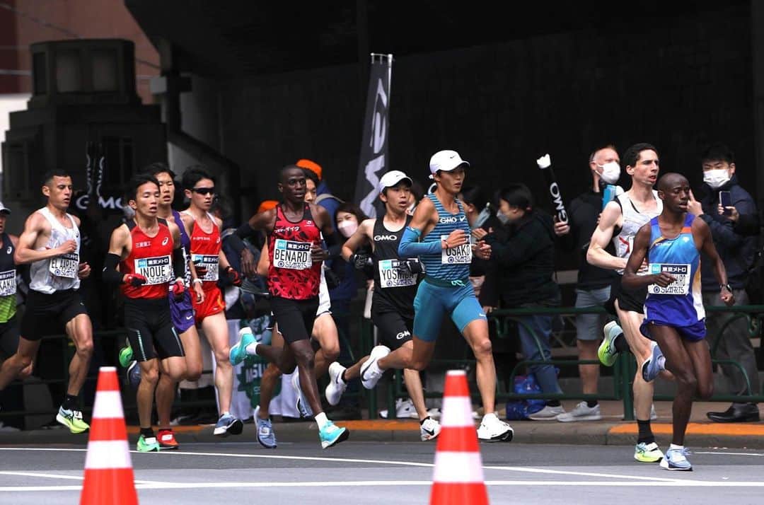 のインスタグラム：「GMOインターネットグループ陸上部吉田 祐也選手、Playing Directorの大迫 傑くん、この春から入社する嶋津 雄大くん、そしてGMO応援団  みんな大変にお疲れさま  感動をありがとう  #東京マラソン2023」