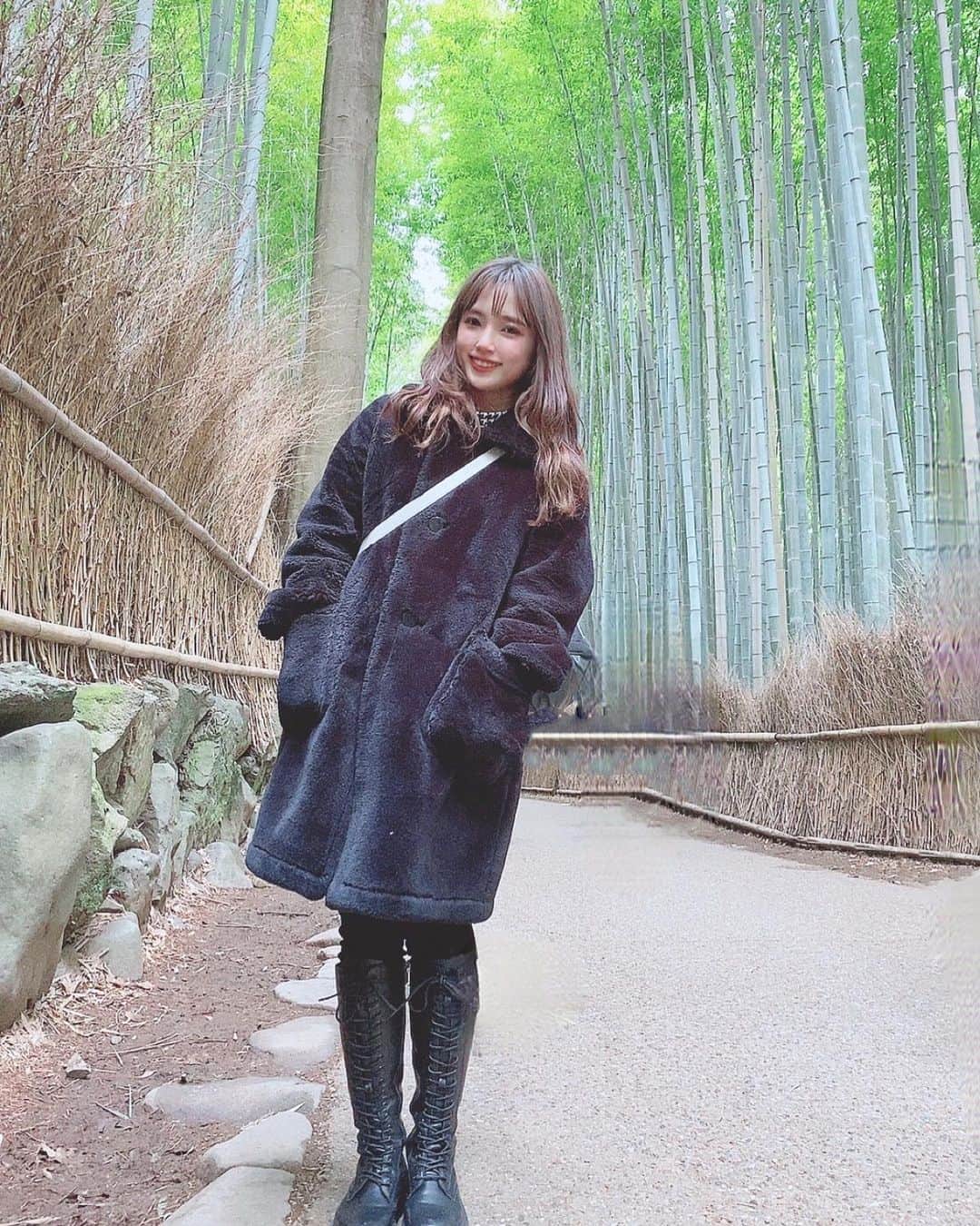 yokoのインスタグラム：「. 会いに来てくれる人がいるから わたしは生きれてるんだよね。 本当に感謝だなあ、、🫧  逆に会いに来てくれる人が居なくなった途端 それが終わりなんだとおもう。  今日からまたがんばろう。 . . . .  . . . . . . . . .  #エンタメ活動を止めない #アジア一のエンターテインメント #burlesque#バーレスク東京#ダンサー#透明少女#ショーダンサー#black #showdancer#model#hairmake#makeup#love#ootd#fashion#instagood#instalike#instafashion#kyoto #竹林 #嵐山 #京都  #お洒落さんと繋がりたい#カメラ好きな人と繋がりたい#モデル」