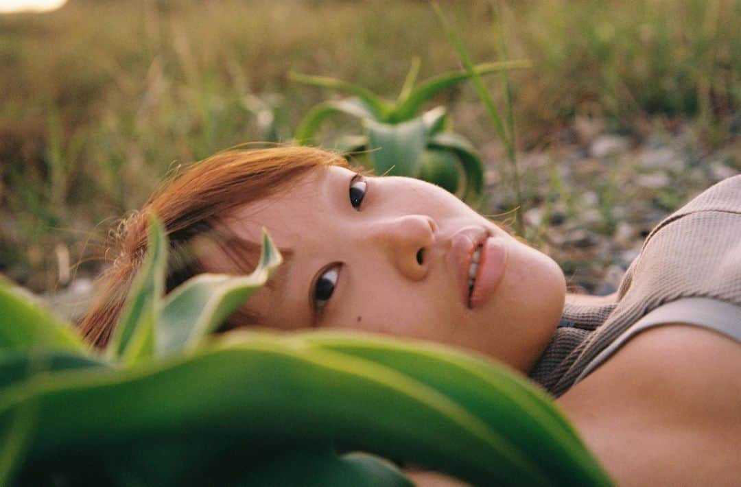 Monika Mogiのインスタグラム：「Jibin🪨🌱💚 @20921v3 @hyeinantwerp」