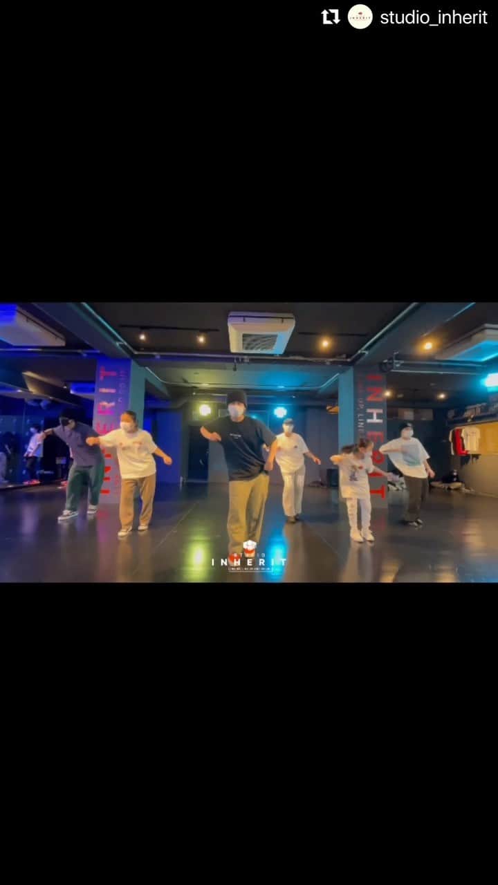 古屋空のインスタグラム：「Air Signs-Illa J #basic #shamrock #dance #step」