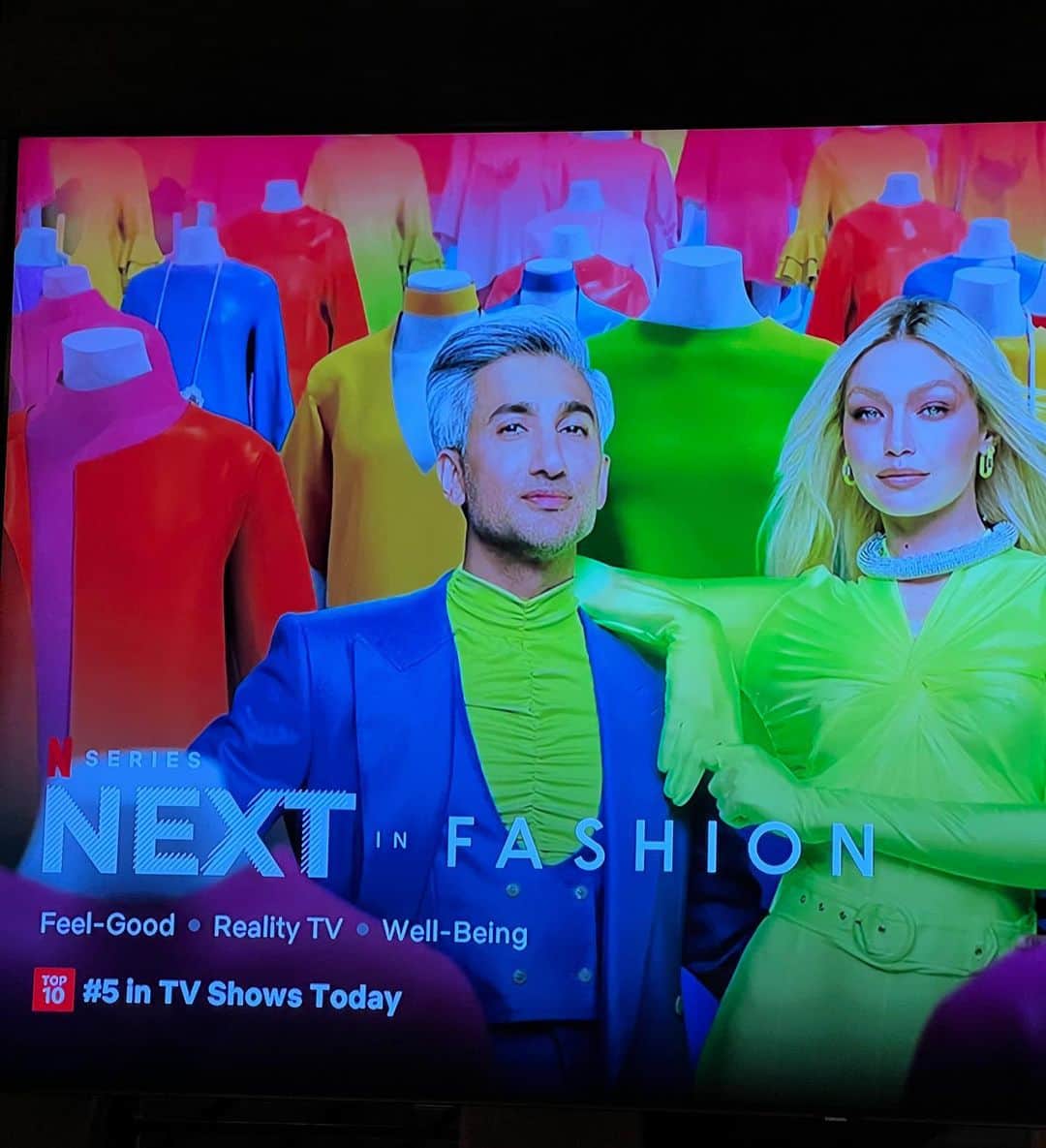 ジジ・ハディッドのインスタグラム：「@netflix Top 5 in 24 hrs 🥹 Blown away! We are so grateful for all your support & love for the Season 2 designers! 🪡  What’s your favorite episode ?? (NO SPOILERS PLS)  @nextinfashion @tanfrance」