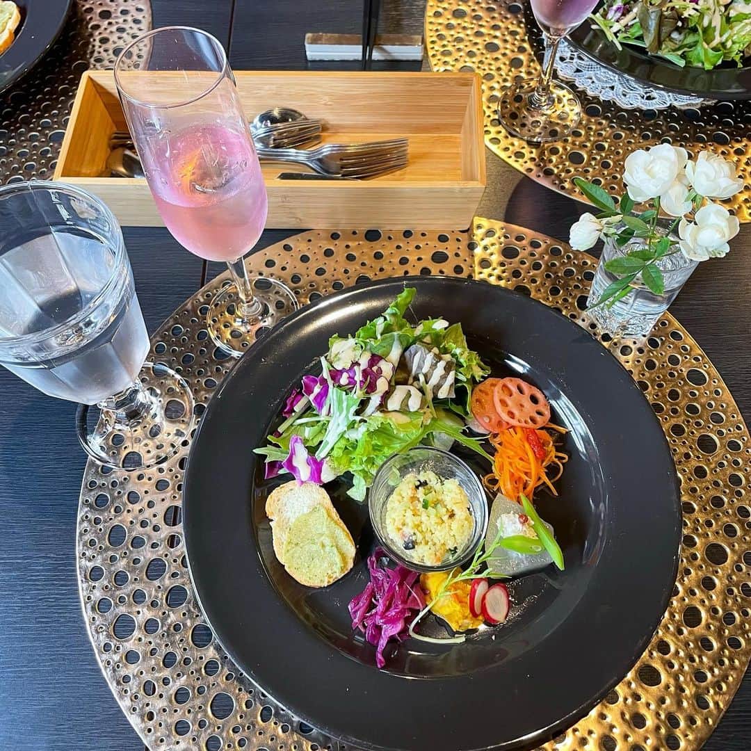林田雪菜のインスタグラム：「美味しかったもの記録🍽️  熊本市東区の「欧風創作料理 gocoro」 @gocoro1123  隠れ家感もあって お店の雰囲気も素敵で お料理も全部美味しかった〜🤍 平日ランチだったけど お客さんたくさん😳  おしゃれランチで大満足🤤✨  #熊本ランチ #熊本市東区ランチ #熊本 #女子ランチ #ランチコース #欧風料理 #gocoro #欧風創作料理gocoro」