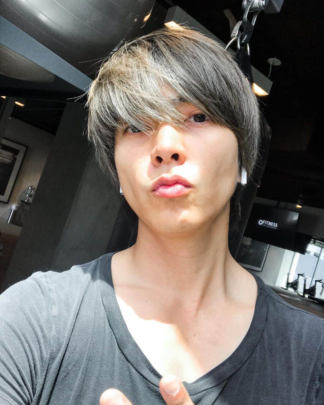 のインスタグラム：「いつかのジム。継続は力なり。 という事で今日も頑張ります！🤟🏻  Someday in the gym. Persistence pays off. So I’ll keep at it today.  #トレーニー #ジム活」