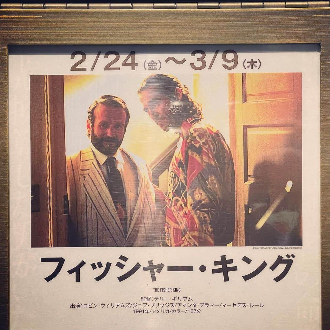 中村靖日さんのインスタグラム写真 - (中村靖日Instagram)「.  "午前十時の映画祭"にて 映画『フィッシャー・キング』 20年ぶりくらいに鑑賞  いちど心が砕け散っても 優しさと親切さとユーモアはきっと克つ  かも、知れない  アメリカを旅行した時 グランド・セントラル駅に立ち寄り 劇中のシーンを真似してちょっと踊ったっけ  2023/03/05 Sun 13:49 -JST  #映画 #movie #film #午前十時の映画祭 #TheFisherKing #TerryGilliam #RobinWilliams #JeffBridges #AmandaPlummer #MercedesRuehl #TomWaits #staff #director #actor #actress #onsetlife #america」3月5日 14時33分 - yasuhi_nakamura