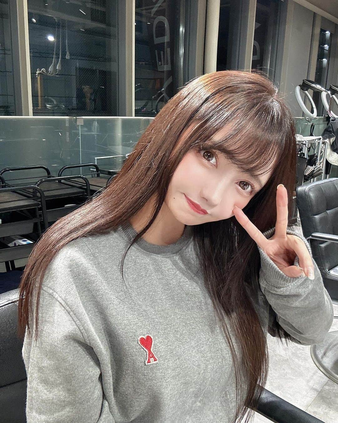 遠藤 玲奈 /endo renaのインスタグラム：「髪暗くしました🐈‍⬛📰♟ 先週ですが☺︎  今週も頑張りましょう🧺🕯  @aveda_yugokishi  いつもありがとうございます🕯  ♟」