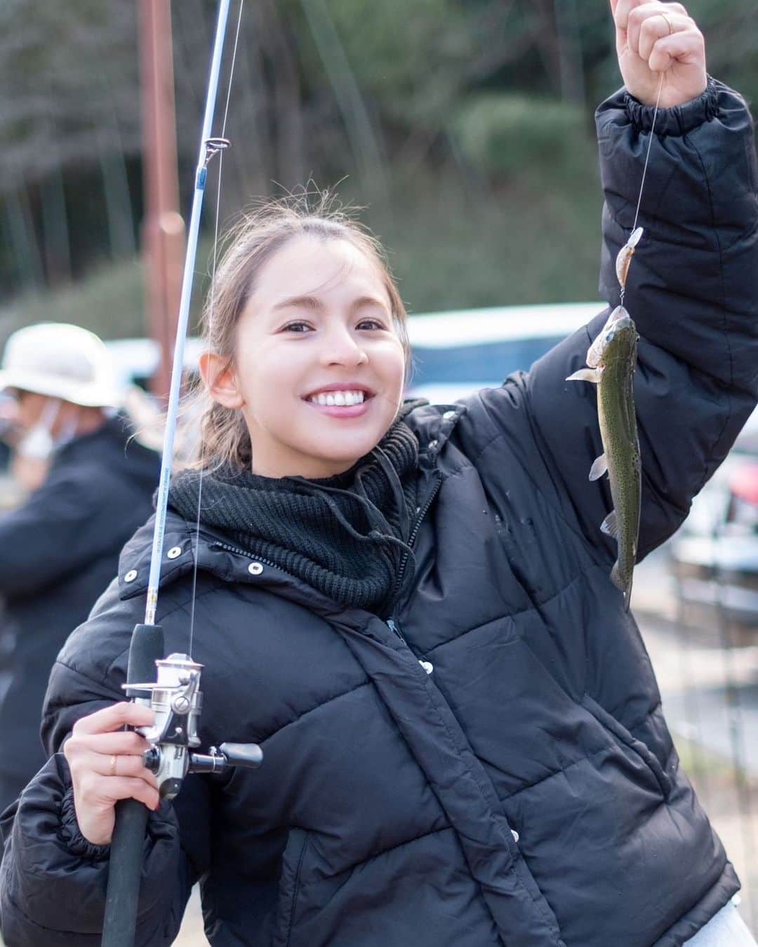 アイシスのインスタグラム：「花粉症、過去一しんどい🤧 みんなは花粉、大丈夫ですか🥲？？  そろそろまじで、釣りにいきたい🎣 お仕事落ち着いたら ふらっと行くぞう🫶  明日からは岸和田競輪F2開催！！ YouTube配信が三日間行われます！  みんなぜひみてね❤️‍🔥  #岸和田競輪 #競輪 #KEIRIN #釣り #管理釣り場 #釣り女子 #釣り好き#管釣り #サーモントラウト #トラウト #トラウトフィッシング #ニジマス #釣果 #釣果グラム #滝澤いしすと趣味の世界 #fishon王禅寺 #王禅寺 #タックルベリー #ベリーパーク王禅寺 #berryparkinfishon王禅寺 #イチロー池 #朝活 #エリアトラウト #クランク #スプーン #海釣りもそろそろ #キャスター #リポーター #MC #花粉に負けない🤧」