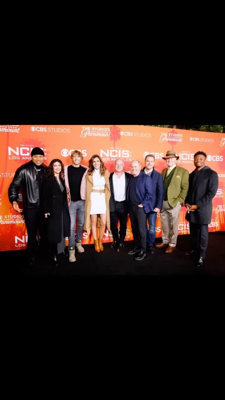 ダニエラ・ルーアのインスタグラム：「ABOUT LAST NIGHT: You guuuuys, last night was the cherry on the cake of joy, celebrating 14 years, aka 324 episodes aka 4972 days since we started this glorious journey with the most amazing cast & crew in Hollywood, every guest actor, stunts, every reoccurring role, background actor, stand in, writers, ADs, PAs, crafty, catering, wardrobe, producers, directors, props, hair & makeup, casting, sound, lighting, script supervisor, PR team, electric, grips, camera dept, construction, set designers, editors & everyone in post production… and of course their families. Guys, we did it. We made TV History. Wish I had every photo taken last night but alas, I celebrate everyone!!! . SOBRE ONTEM À NOITE: Pessoaaaaal, ontem foi a cereja em cima do bolo da felicidade, celebrámos 14 anos, ou seja 324 episódios, ou seja 4972 desde que começámos esta gloriosa jornada com o melhor elenco e equipa em Hollywood, cada actor convidado e recorrente, duplos, figurantes, stand ins, escritores, cabelos e maquilhagem, assistentes de realização, assistentes de produção, catering, guarda roupa, transportes, produtores, realizadores, continuidade, adereços, RPs, electricistas e técnicos, iluminação, câmaras, construção, designers, editores e todo o mundo da pós produção… e claro as suas famílias. Pessoal, conseguimos. Fizemos História televisiva americana. Adorava ter as fotos todas de ontem mas enfim, celebro vos a todos!!!」
