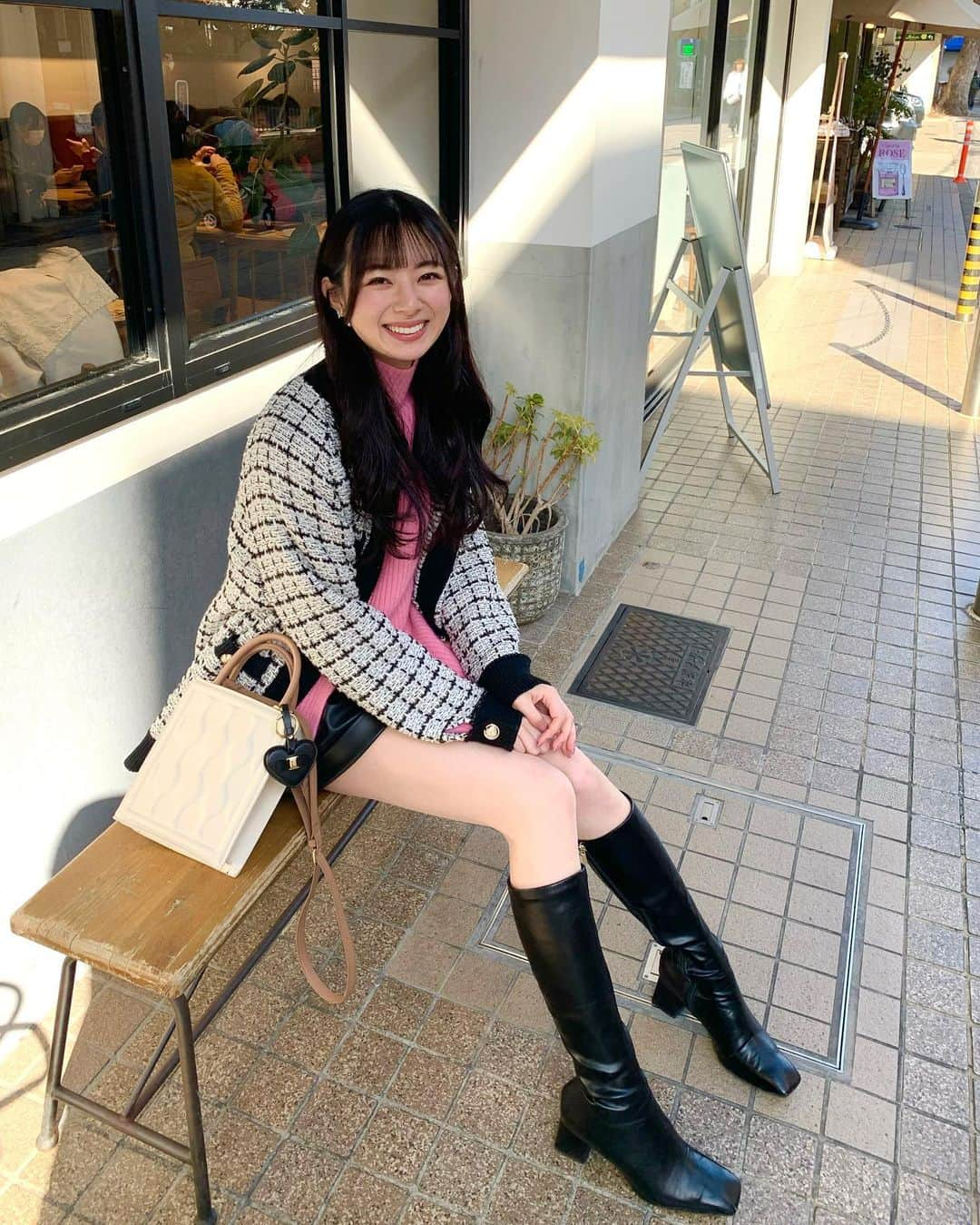 川村まりさんのインスタグラム写真 - (川村まりInstagram)「何着たらええか分からんくて、ふらぁっと服屋さんに入ったら、 なんかこれええやん（SALE）。これもええやん（SALE）。で揃ってしまった上半身。笑  ピアス→ @white.moon_official_」3月5日 15時49分 - marimari725