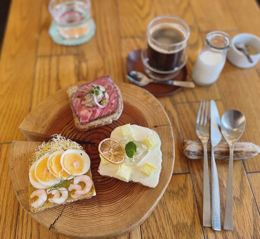 luna_mwさんのインスタグラム写真 - (luna_mwInstagram)「はじめて食べたスモーブロー美味しかった。 ＊ ＊ ＊ #スモーブローキッチン #スモーブローキッチン中之島」3月5日 15時52分 - luna_mw
