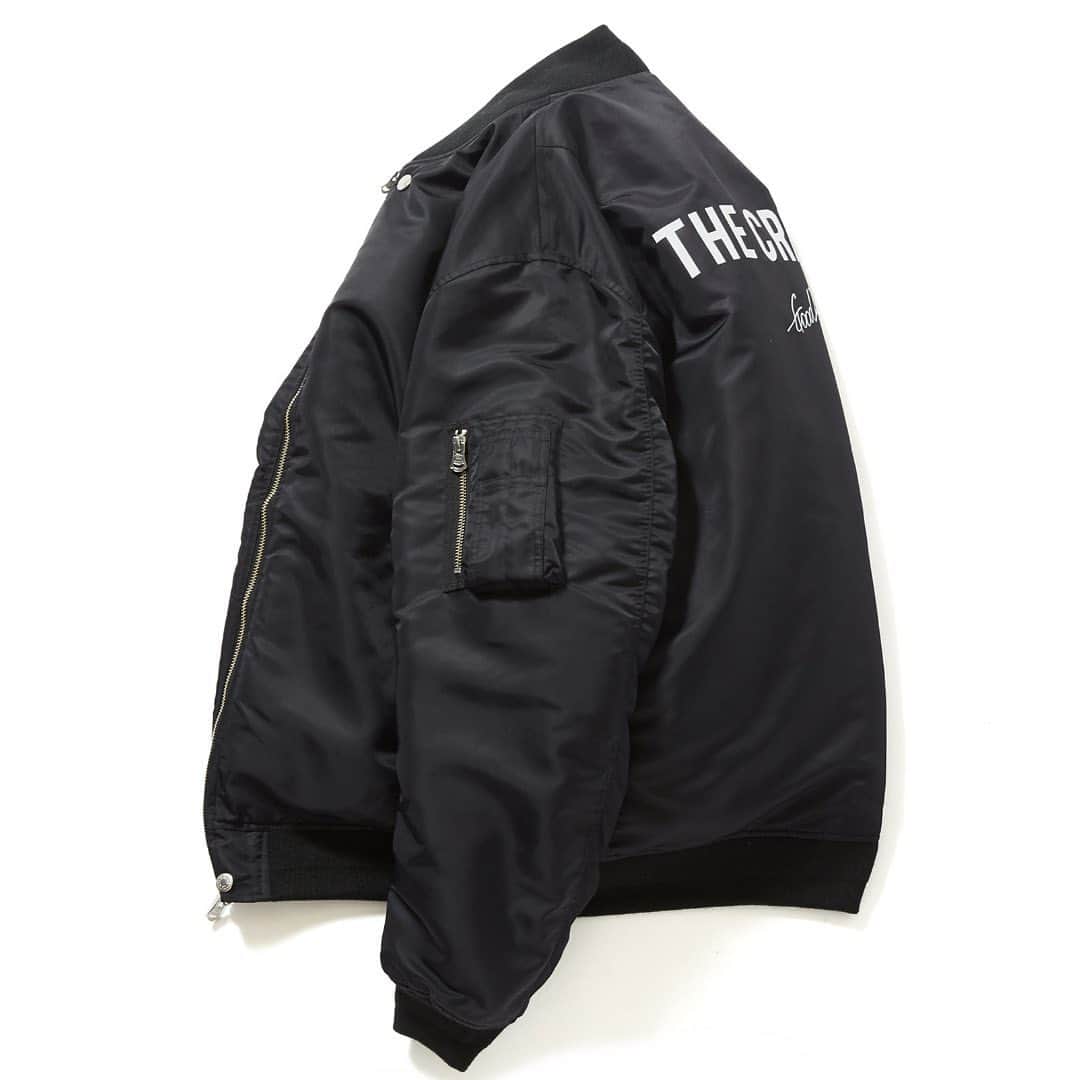 クライミーさんのインスタグラム写真 - (クライミーInstagram)「MA-1 in pursuit of the ultimate silhouette / 2023 SPRING COLLECTION Because it is a classic item, we repeated trial and error to sublimate it as a fashion item by inheriting the military design, and achieved the ultimate silhouette that is versatile in style. The silhouette has been updated to a product that can be called a gem in pursuit of elegance and refinement, with the functional fussiness of military clothing and the elements of fashion all thoroughly adjusted on a millimeter-by-millimeter basis.  究極のシルエットを追求したMA-1 / 2023 SPRING COLLECTION 定番的なアイテムだからこそ、ミリタリーの意匠を継承しファッションとして昇華させるべく試行錯誤を繰り返し、スタイル万能な究極のシルエットを実現。 ミリタリーの機能上の野暮ったさとファッションとしての要素、全てを徹底的にミリ単位で調整を繰り返し、上品でエレガントを纏うことを追求した逸品とも言えるシルエットへとアップデート。  #THECRIMIE #CRIMIE #クライミー #SPRINGJACKET #JACKET #MA1JACKET @gardentokyo_jp」3月5日 16時21分 - crimie_official