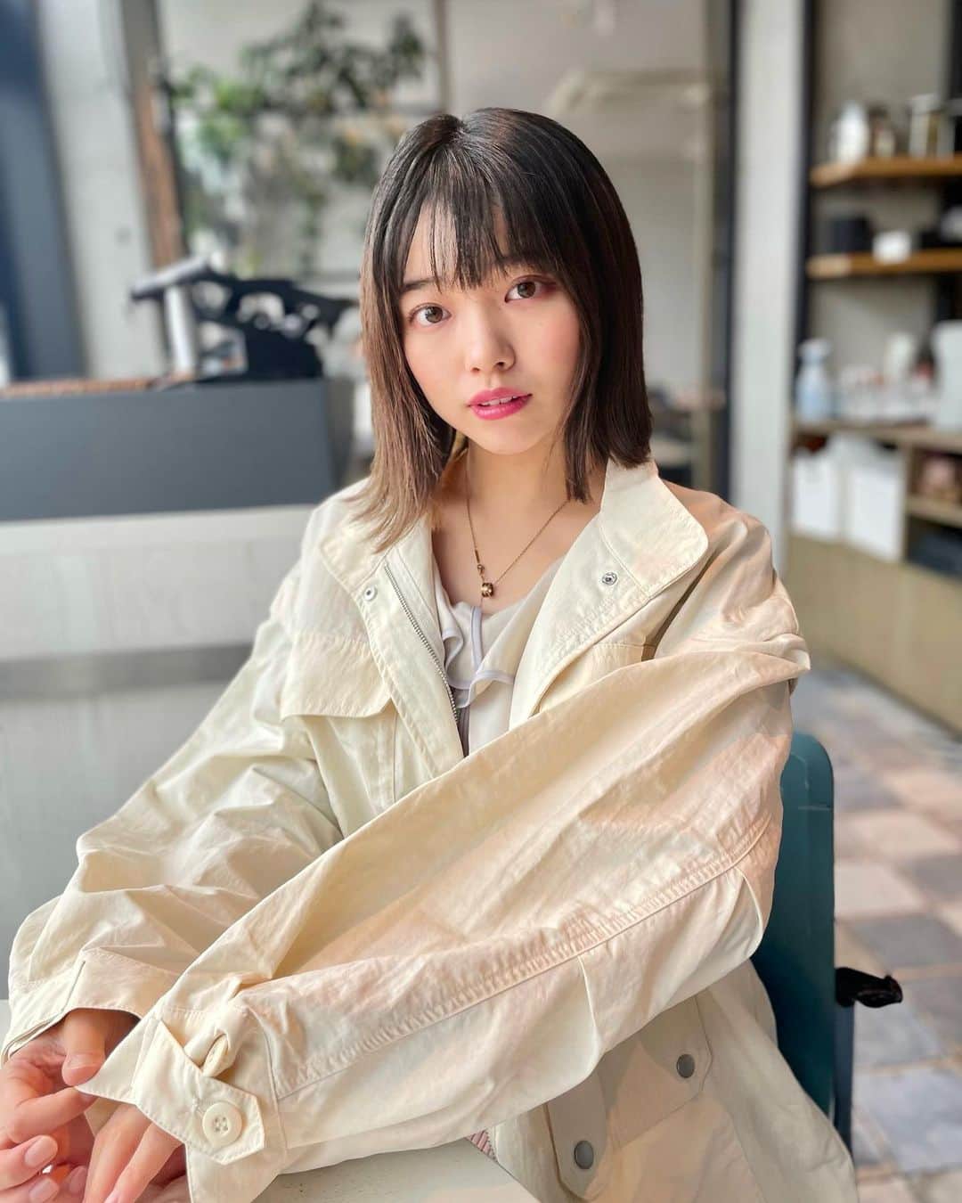 横山キラのインスタグラム：「そろそろアウターの衣替えの季節🌸  ダボッと着られるので、どんなお洋服にも羽織りやすくてお気に入り♡  ジャケット: @wclosetwearsinc   #wcloset  #ジャケット #春コーデ #白ジャケット  #wcloset_styling  #春物コーデ  #pr」