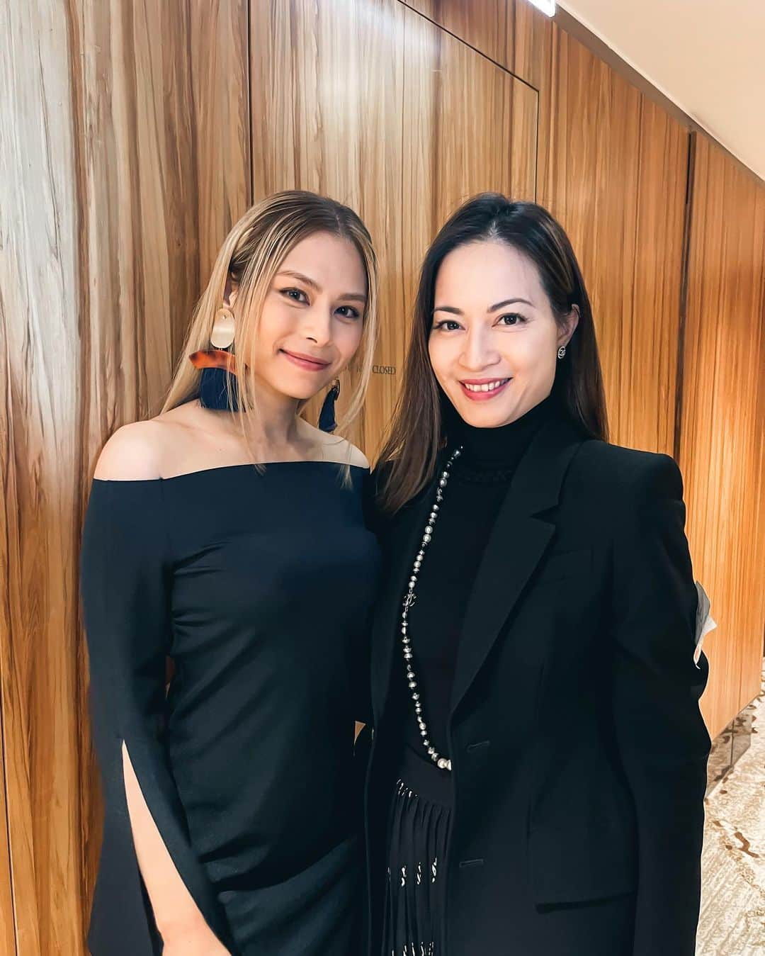 Ruby Kwanさんのインスタグラム写真 - (Ruby KwanInstagram)「Experience the extraordinary tridimensional sculpting power of the Guerlain Orchidee lmperiale the other day with the perfect weather at the reopened @hongkongregent & meeting the lovely @ginleeginlee. 🖤 #rougeclosetbeauty   @Guerlain #Guerlain #GuerlainHK #GuerlainSkincare #Orchideelmperiale #MicroLift」3月5日 16時22分 - rougecloset