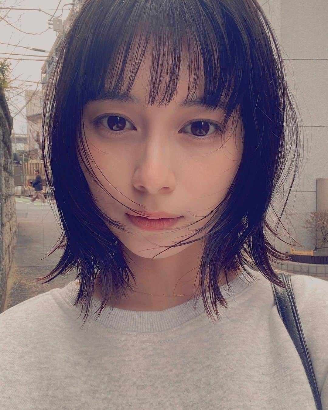 大久保桜子さんのインスタグラム写真 - (大久保桜子Instagram)「可愛くしてもらいました✂︎  そして、本日よる0:25〜第7話です。 もう7話か早いですな...。是非ご覧ください🍎 #アカイリンゴ  @sato_yamagishi @kaze_tokyo_daikanyama」3月5日 16時30分 - sakurako.official