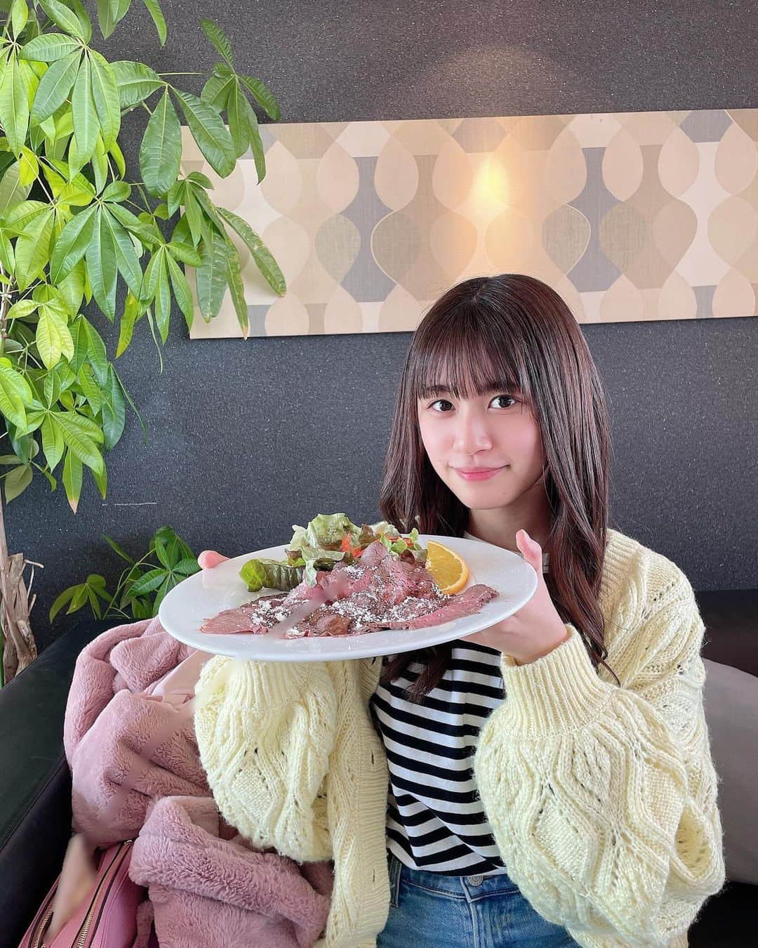 中川美音さんのインスタグラム写真 - (中川美音Instagram)「♪  ( @cruisingcafemarica )  さんに おじゃましてきました‼️  パンも沢山種類があって どれも美味しかったです😆  ローストビーフすぐ食べちゃいました！！  皆さんもぜひっ❣️  #カフェ #ローストビーフ #ランチ  #Cruisingcafemarica #兵庫カフェ」3月5日 16時58分 - nakagawa_mion