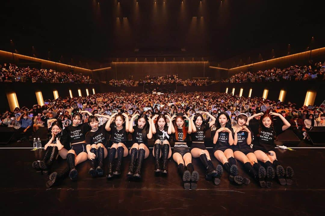 今月の少女のインスタグラム：「💫 [LOONATHEWORLD]  Thank you Tokyo❤ See you again Orbit 👋🏻  #이달의소녀 #LOONA」