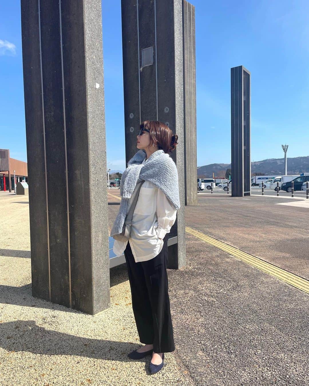西谷菜々さんのインスタグラム写真 - (西谷菜々Instagram)「. 今シーズン沢山お世話になったニットを春使用に🤍  大好きなフラットシューズは @kurun_official  ポインテッドトゥで程よくキチンと感🫰🥿」3月5日 17時42分 - nana_nishitani