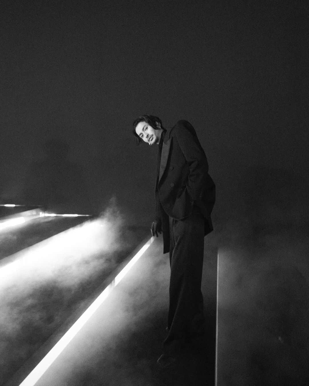 常田大希さんのインスタグラム写真 - (常田大希Instagram)「Thanks SAINT LAURENT for having me the other night! The show was magical and I got inspired. Bravo!!! @ysl @anthonyvaccarello  ㅤ パリコレに参加しました。サンローランのアンバサダーになって初めて参加したショーはとても美しく刺激的で学ぶ事が多かった。俺も作品を作らねばと、過去に無い程に曲を作りまくって日本に帰ってきた。ただいま🇯🇵。 ㅤㅤ #SaintLaurent ㅤㅤ Thx my team @tomoyuki_kawakami @tsuyoshikurata  @rr_takai_」3月5日 17時54分 - daikitsuneta
