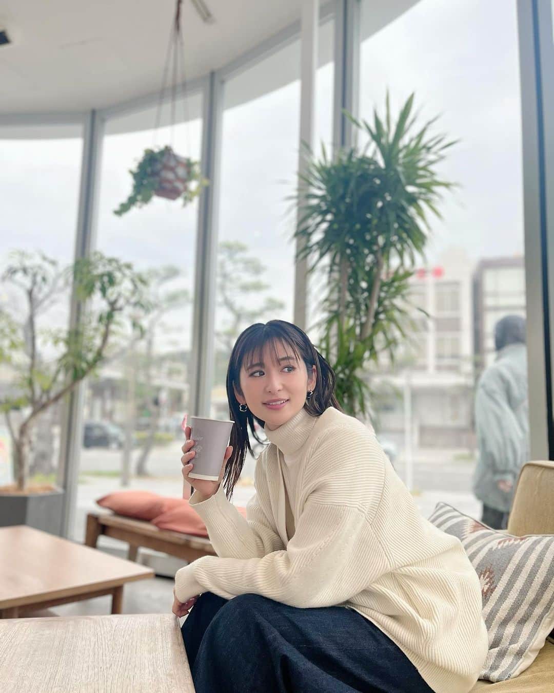 有馬綾香さんのインスタグラム写真 - (有馬綾香Instagram)「久々の鎌倉☕️ もう桜咲いてたよ🌸  早く暖かくならないかなぁ〜 断捨離し過ぎてアウターがないんだよなぁ🙃」3月5日 18時00分 - ayakaarima