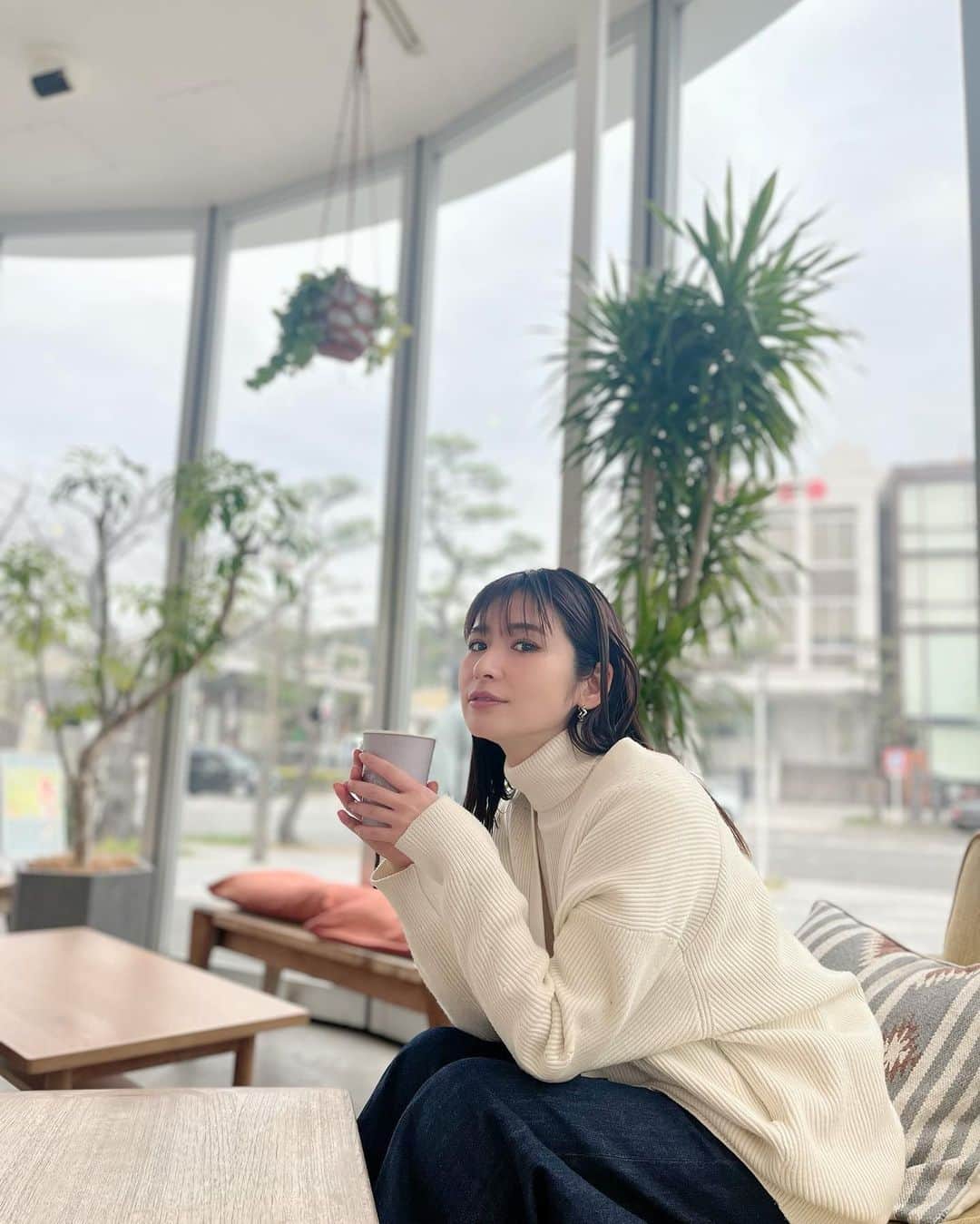 有馬綾香さんのインスタグラム写真 - (有馬綾香Instagram)「久々の鎌倉☕️ もう桜咲いてたよ🌸  早く暖かくならないかなぁ〜 断捨離し過ぎてアウターがないんだよなぁ🙃」3月5日 18時00分 - ayakaarima