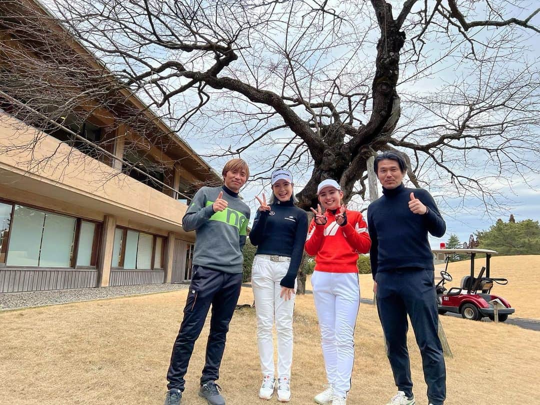 乾貴士のインスタグラム：「女子ゴルファーの大西葵選手と江澤亜弥選手と一緒にプレーしてきましたー😆✨ ほんまに2人ともうますぎて感動した✨ しかも、２人ともいい人でむっちゃ楽しくプレーできたー！！ ありがとうございました😊 またよろしくです✌️ 皆んなも２人を応援してあげてください☺️」