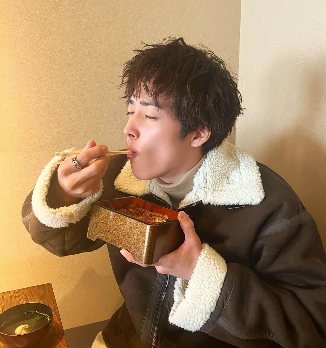 しょーたさんのインスタグラム写真 - (しょーたInstagram)「鰻食べてパワーつけてきた🔥」3月5日 18時10分 - syotadayo_n