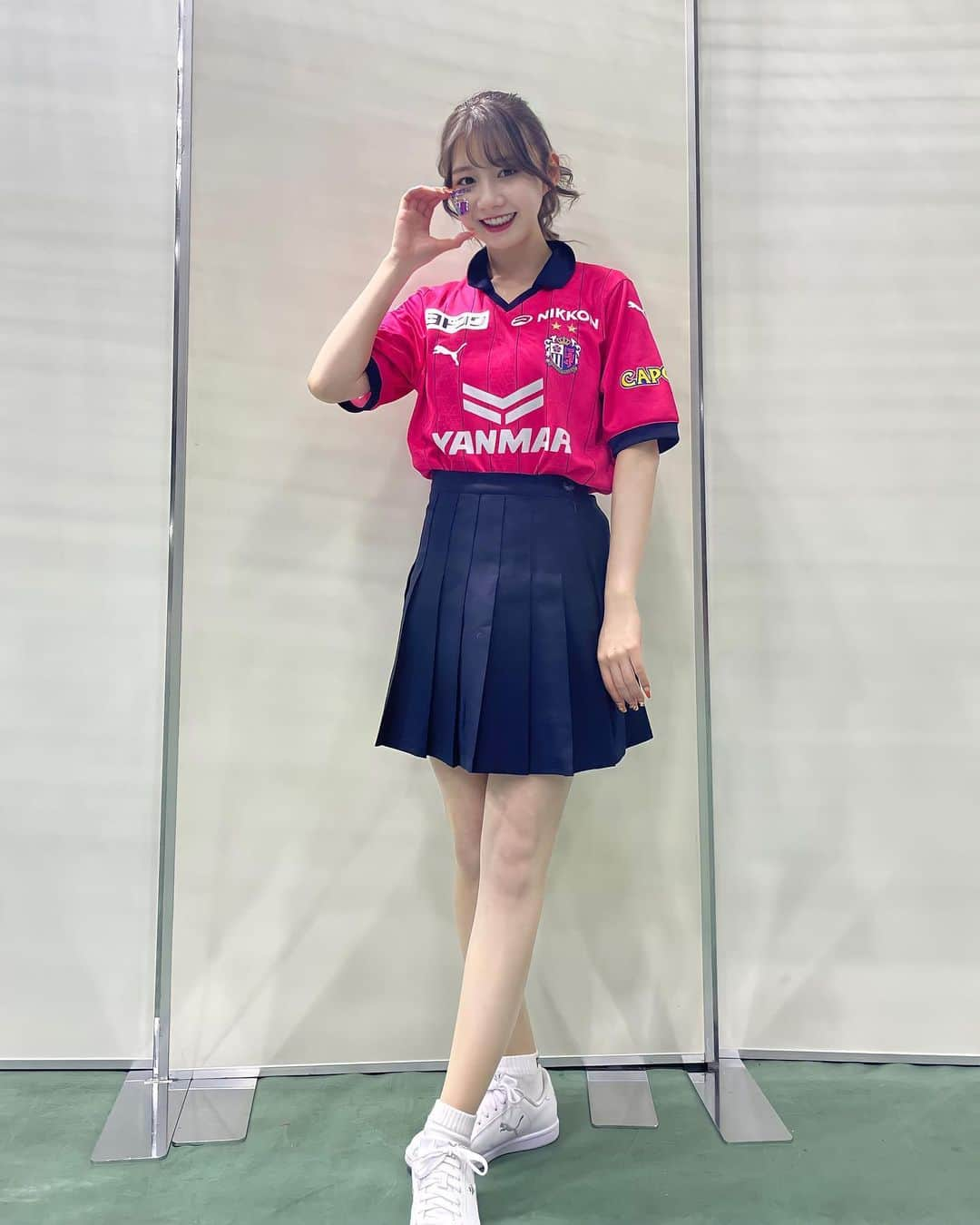 山口莉央のインスタグラム：「KANSAI COLLECTION 2023 SPRING & SUMMERのセレッソ大阪ブースでお手伝いさせて頂きました✨  沢山の方にお越しいただき、セレッソ大阪を多くの方に知ってもらうことが出来ました🙌🏻 もっともっとセレッソ大阪を盛り上げていけたら嬉しいです🤍⚽️  次は3/8のルヴァンカップ、精一杯応援させて頂きます！   #関西コレクション #関コレ #セレッソ大阪 #セレッソ大阪応援ナビゲーター #サッカー女子 #サッカー好きな人と繋がりたい #サッカー観戦 #観戦コーデ #イエベ春 #骨格ウェーブ #ユニフォーム #ユニフォーム女子」